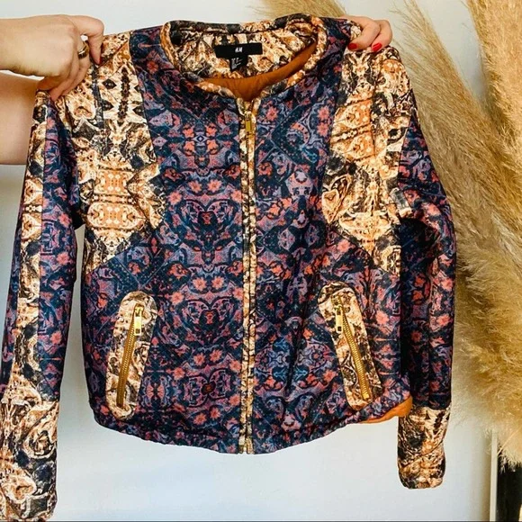 H&M Quilted Printed Blue Gold Tan Zipper Pocket Cropped Moto Bomber Jacket 8 - Picture 4 of 9